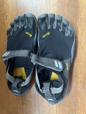 Vibram Black Toe-Fit Minimalist Strap Shoes with Yellow Logo